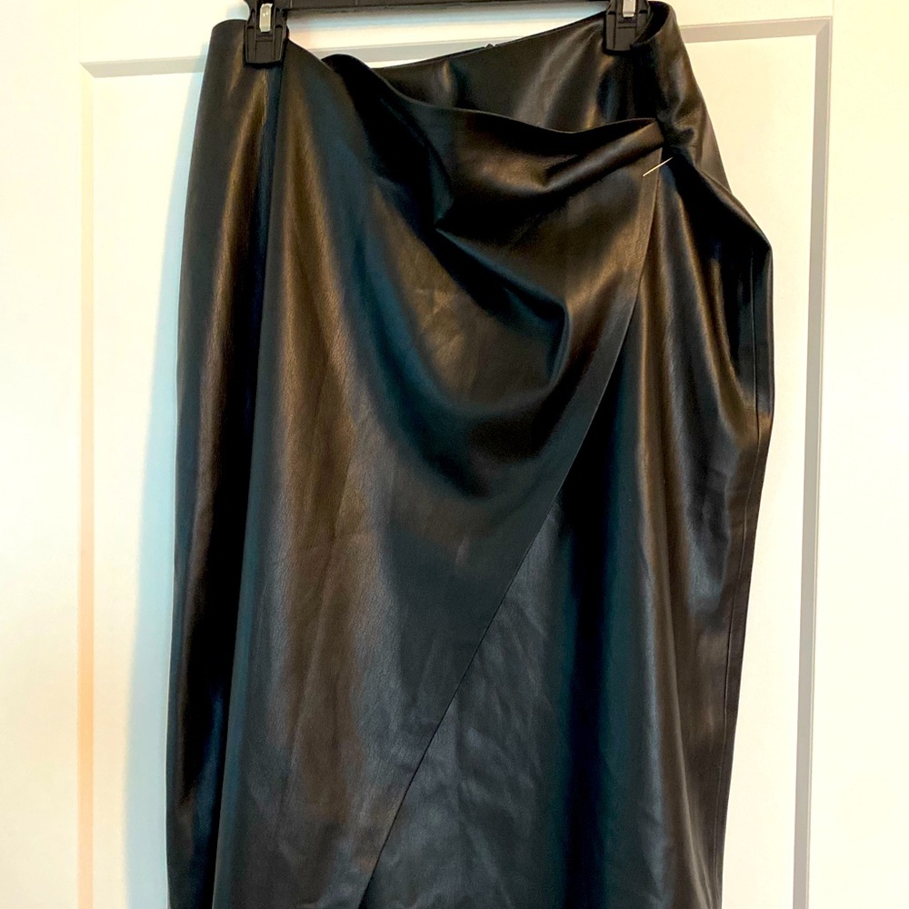 NWOT Hugo Boss vegan leather knee length skirt Sz 10
